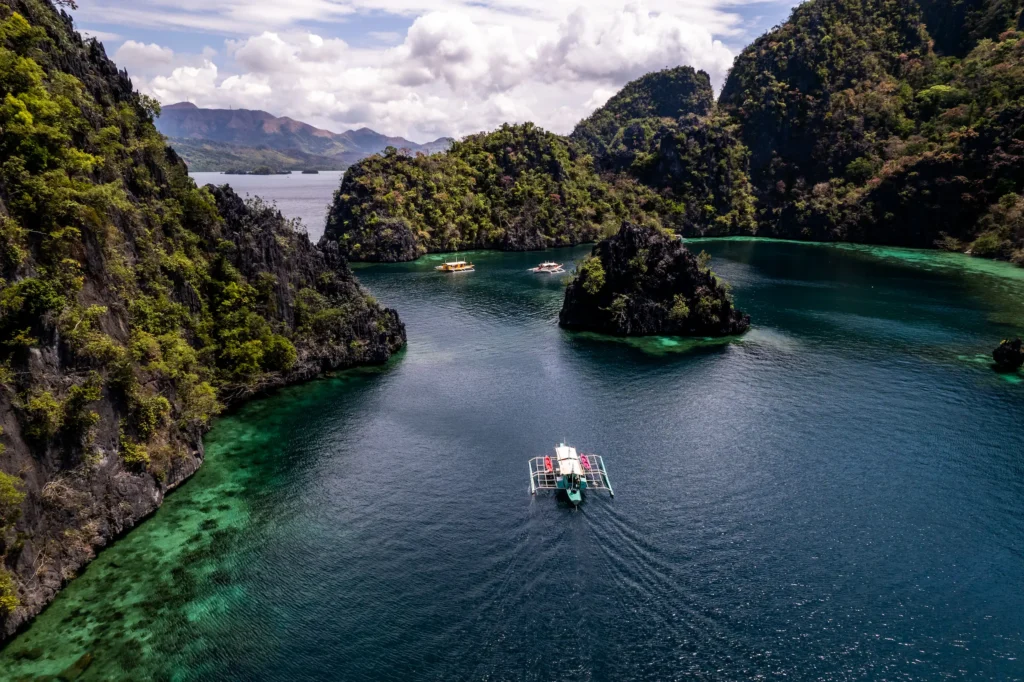 Twin Lagoon, Phillipines